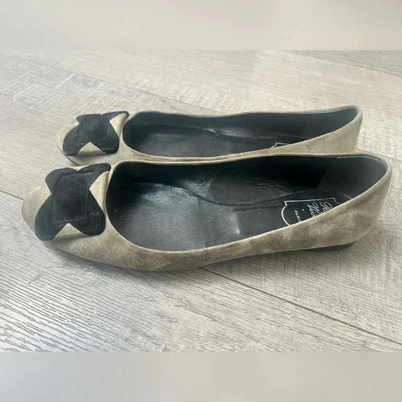 Roger Vivier Grey/Black Suede Flats $885 Size 9 - Picture 1 of 8